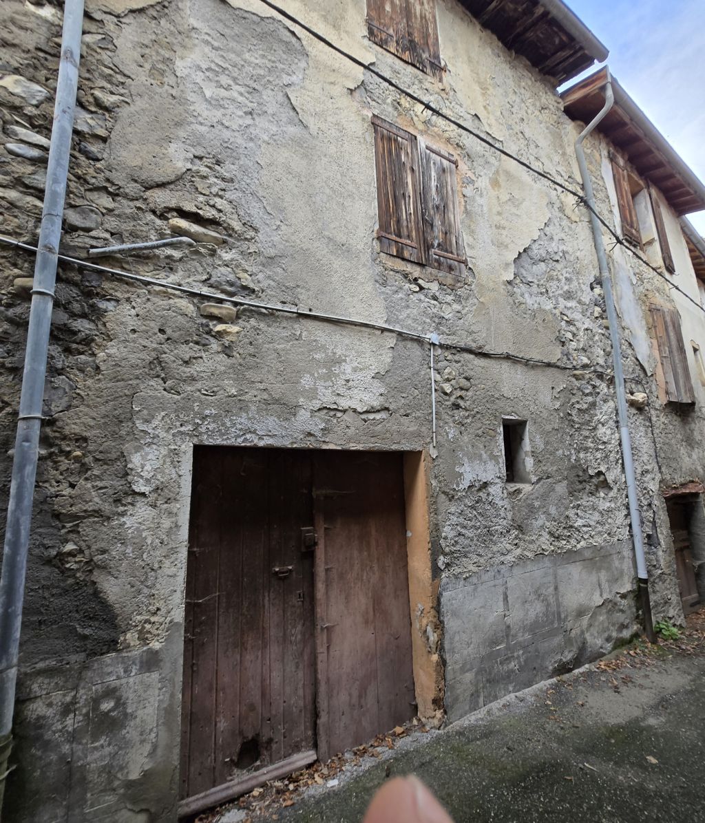 bâtisse à rénover 4 pièces en vente sur LETTRET (05130)