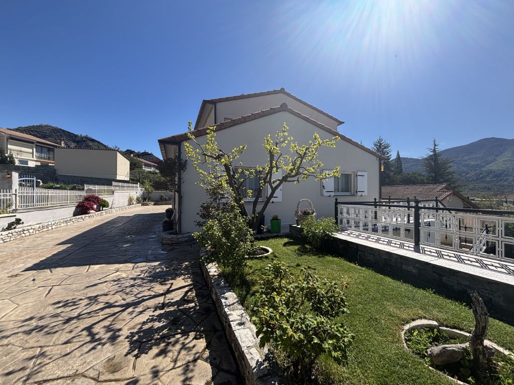 maison 8 pièces en vente sur La Saulce (05110)