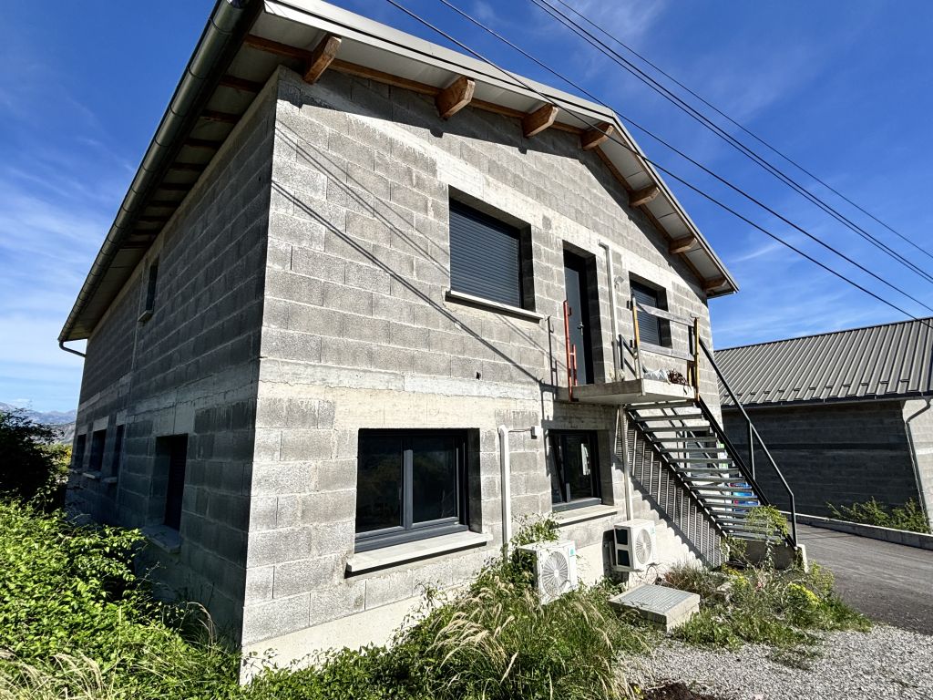 local d'activité en vente sur Théus (05190)