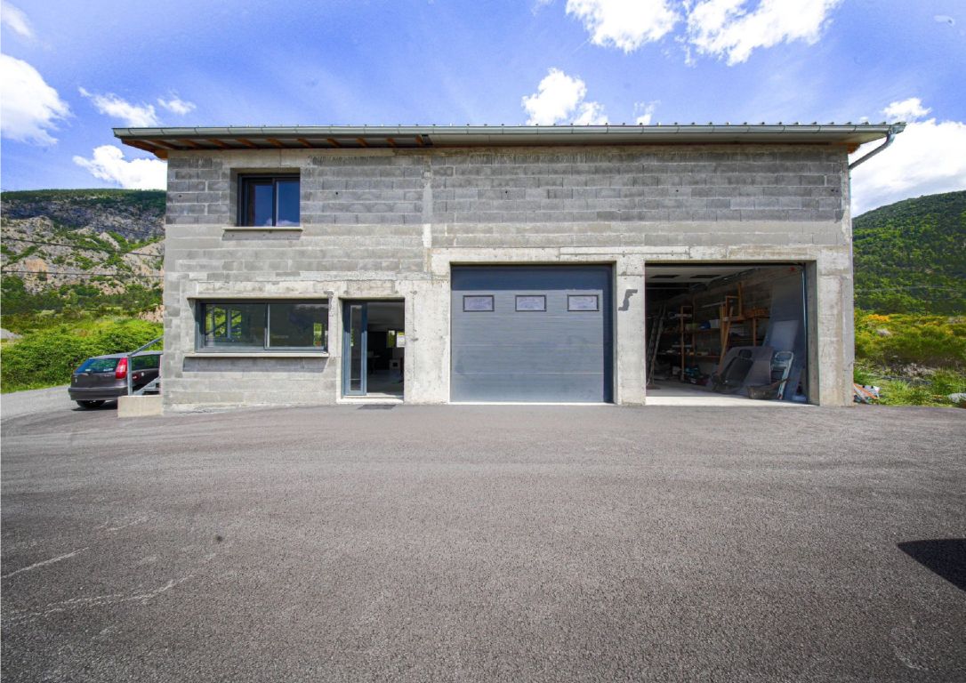 local d'activité en vente sur Théus (05190)
