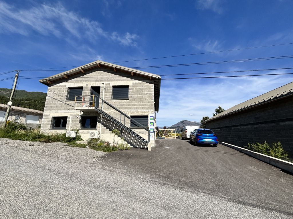 local d'activité en vente sur Théus (05190)